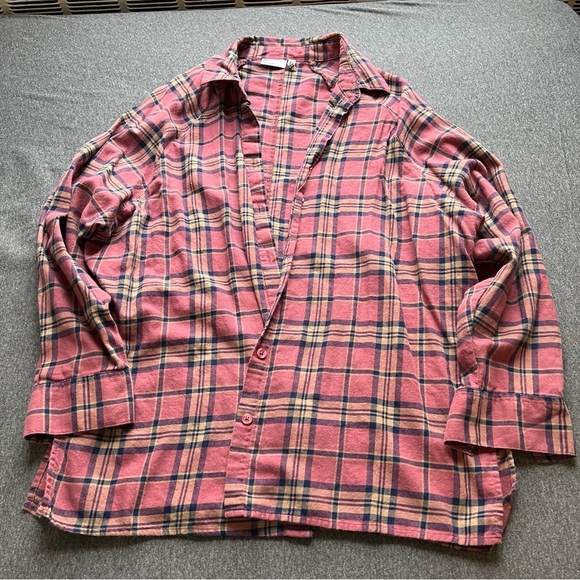 ASOS DESIGN Petite long sleeve boyfriend shirt in dark red and navy check - Picture 8 of 14